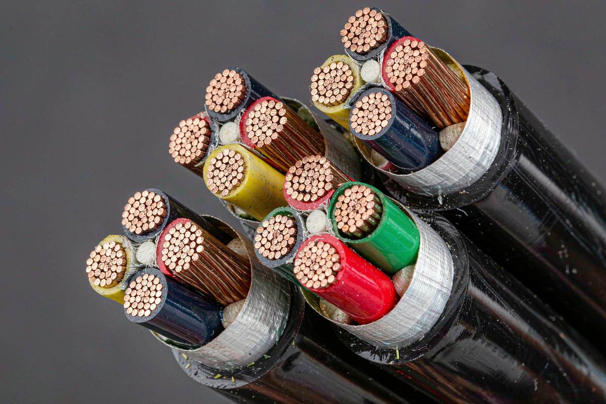 Cutaway of NH-YJV fire resistant cable: white mica-glass tape wrapped around each copper conductor